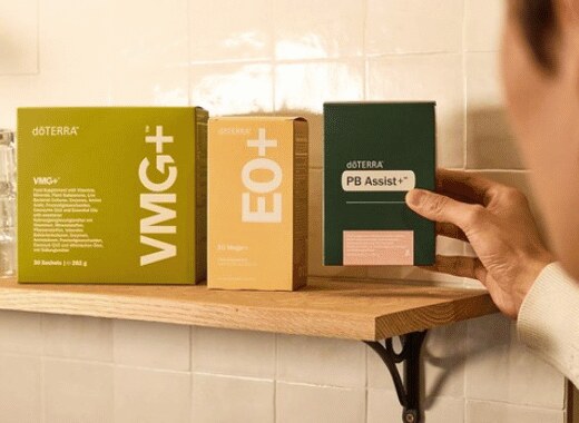De drie dozen van het Wellness Made Simple pakket op een plank